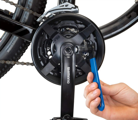 Using crank puller tool on bike crankset, fits 22mm x 1 threads and square taper bottom brackets, SRAM Power Spline with 8mm bolt.