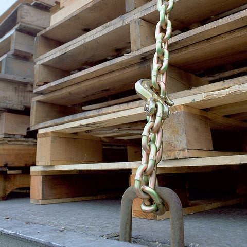 Beefy Rugged Safety Binder Chain With Clevis Grab Hooks Grade 70 Five Sixteenth Inch By Ten Foot For Truck And Flatbed Hauling 4700 Lbs Safe Working Load securing wooden pallets