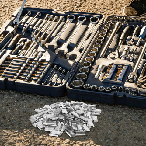 Sturdy Plastic Strapping Kit With Iron Buckle 1Kg Pack Of Banding Clips And Seals for industrial use next to tool kit