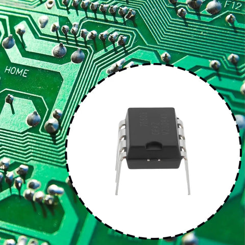 10Pcs ICL7660 ICL7660S ICL7660SCPAZ CMOS Voltage Converter IC PDIP8 on green circuit board background
