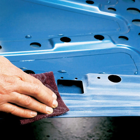 Hand using Primer Prep Scuff Pad For E Coated Panels, Quick Even Scuffing, Durable Aluminum Oxide With Sharp Cutting Action