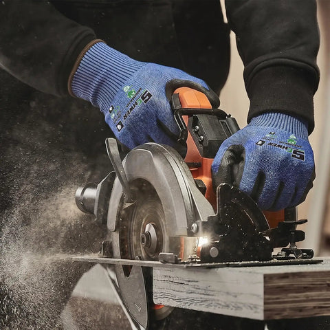 Cutting wood using saw with 60 Pairs ANSI A7 Cut Resistant Gloves For Men And Women, Touchscreen Ready, reinforced thumb, CR7121 XL