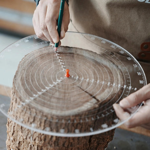 Using Clear Acrylic Center Finder Gauge For Circles 11.8 Inch Diameter Lathe Centering Tool For Wood Turning on tree trunk