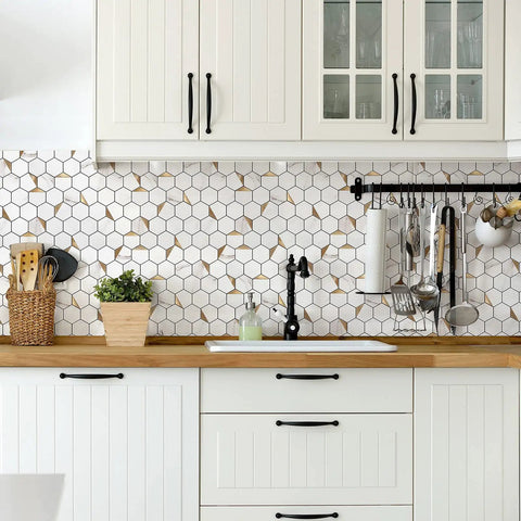 White kitchen with Hexagon Peel and Stick Metal Backsplash Tiles Kit, 12x12 Aluminum Mosaic, 10 Self Adhesive Sheets, Golden Finish.