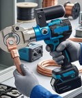 Heavy-Duty Cordless Hydraulic Crimping Tool For Copper And Aluminum Cable Lugs 90 Kn Electric Crimper holding copper lug.