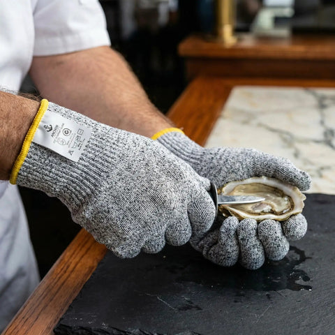 Level Five Cut Resistant Kitchen Gloves With HPPE Food Grade Durability For Mandoline Slicing And Meat Prep, handling oyster