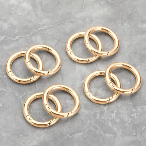 1 Inch Key Ring Clip Set, 8 Pack Round Carabiner Clips For Keys Bags Purses on marble background