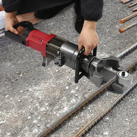 This 1150W Hydraulic Electric Rebar Bender Is A Total Game Changer For Construction Sites in action with 4-25mm steel rods.