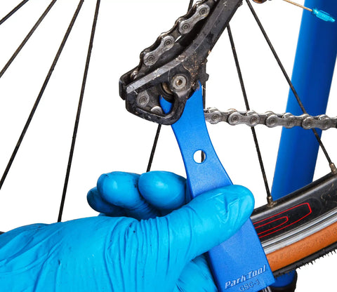 Drivetrain Clean Brush With Contoured Tip Designed To Wipe Grit From Tight Crannies And Reach Every Corner Of Your Bike Chain And Cassette Dual Sided Cleaning Tool In Blue GSC 3 For Quick Pro Level Bike Maintenance, blue brush on bike chain