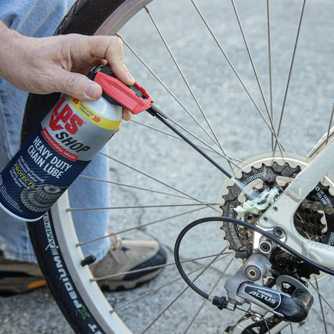 Applying Heavy Duty Chain Lube For Gears And Chains With Beefy Pro Grade Formula to a bike gear with Smart Lock Sprayer