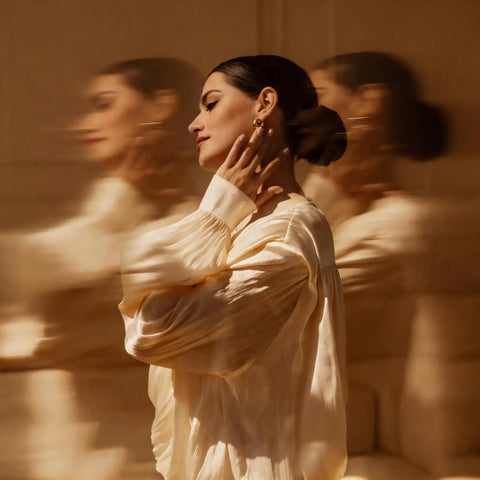Artistic portrait with motion blur using Handheld 100mm Double-Sided Prism Filter For Ghosting, Stretching, Motion Blur And Creative Shooting, Easy 1/4-20 Mount, Works With Any Lens For SLR And Mirrorless Cameras.