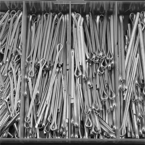 Heavy Duty Cotter Pin Kit 555 Pcs With Hairpin Style R Clips neatly organized in divided case compartments.