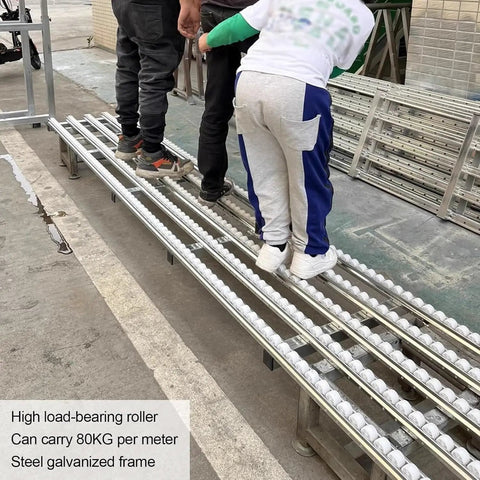 50cm By 200cm Roller Track Conveyor For Fast Warehouse Delivery And Unloading, workmen testing steel roller track