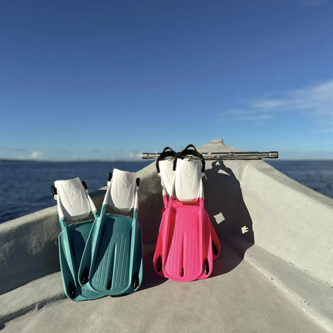Seawing Supernova Scuba Fin Blade Set With Lock Plates For Diving Includes Boat Bag And Multi Tool Midi Size Blue on boat