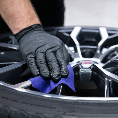 Applying Rim EVO 30ml Ceramic Wheel Coating Kit For Rims High Heat Resistant Up To 1400F Brake Dust Repellent Shield on car wheel