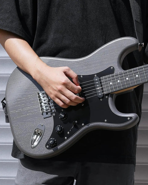 Starter Electric Guitar Kit With 39 Inch DST-80 All In One Bundle Featuring Classic SSS Pickup, close-up of guitar body