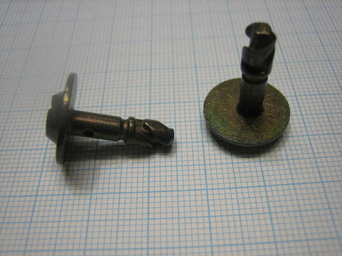 Pair Of Newer Style Quarter Turn Engine Cover Screws For Audi And Vw Belly Pan Fasteners Plug And Play Combo Slot Phillips Head Hardware For A Smooth Hassle Free Quick Swap Install