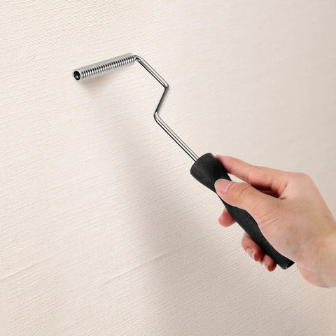 Hand holding Paddle Tool For Fiberglass Laminating Bubble Roller With Aluminum Head For Mold Resin Composite 3 Inch