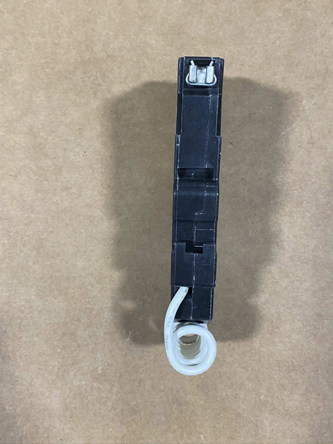 Side view of 1 Pole 15 Amp GFCI Circuit Breaker For 120V Panels Ground Fault Interrupter 10,000 AIC Fits Standard Three Quarter Inch Spaces