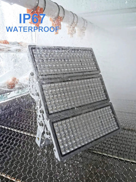 Hella Bright Outdoor LED Stadium Light 300W 42000 Lm 6500K IP67 Waterproof Three Adjustable Heads showcased under water spray