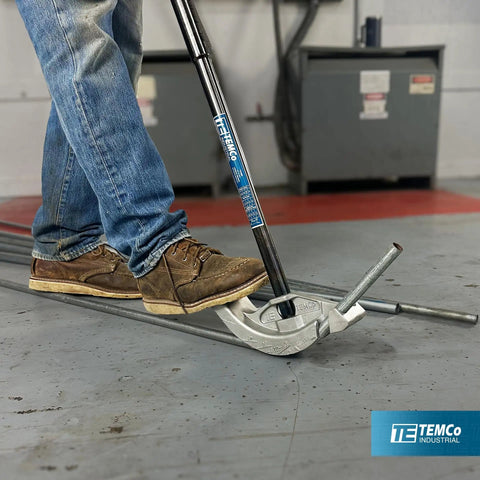 Get This Awesome 2 in 1 Dual Shoe Conduit Bender For Quick EMT And Rigid Pipes in use on 1/2 inch EMT pipe.