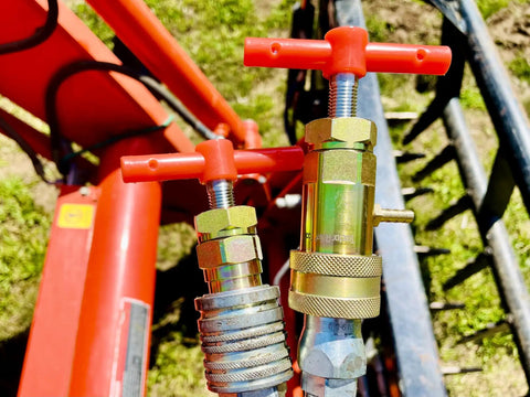 Hydraulic Quick Coupling Pressure Relief Tool For Half Inch Pioneer Ag Poppet Style Fittings ISO 7241 A 5675 installed on tractor
