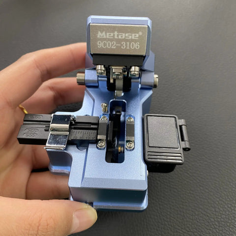Boss Level Mt 09 Fiber Cleaver Automatic Cable Cutting Knife For Ftth Installations, blue housing, precision fiber cutting tool.