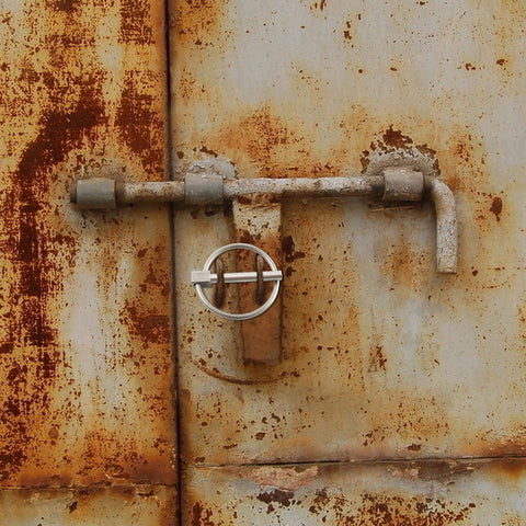 Heavy Duty Lynch Pin Set Two Pack 3/16 Inch By 1-1/4 Inch 304 Stainless Steel Lynch Pins with ring on rusty gate lock