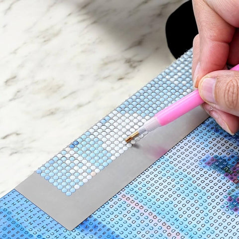 Diamond Painting Ruler With 1020 Blank Grids And Diamond Mesh Alignment Tool for 5D Diamond Art DIY Craft Accessories in use.