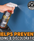 Hand spraying Meticulous Matte Detailer And Spray Sealant For Crisp Satin And Matte Finishes Safe For OEM Vinyl 32 Fl Oz