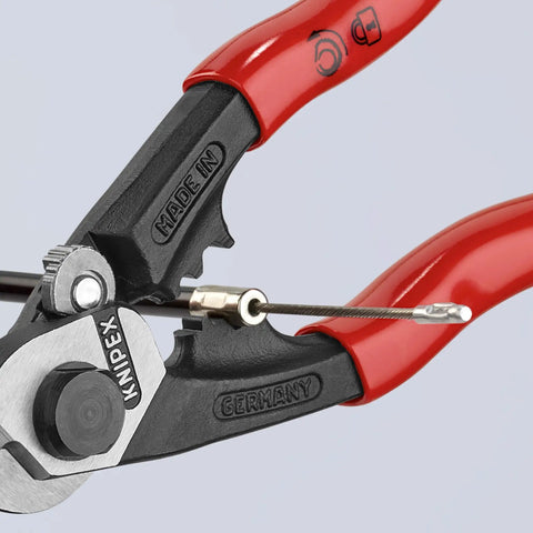 All In One Wire Rope Cutter And Crimper With End Cap And Ferrule Dies For Bowden Cables cutting wire close-up