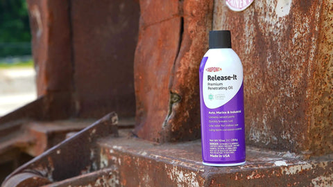 Stuck Bolts And Nuts Teflon Penetrant Aerosol 10 Oz Quick Penetration For Frozen Or Rusted Hardware on rusty metal surface