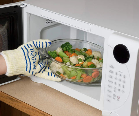 Heavy Duty Five Finger Oven Glove Pack Of 2 For Grillin And Barbecues handling hot dish from microwave
