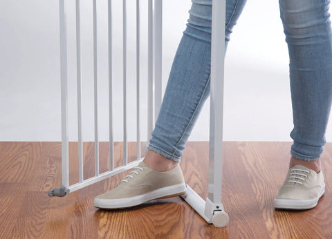 Flat Step Pressure Mounted Baby Gate For Doorways With Door, Easy No Drill Install, Pet Friendly Design For Hallways And Stairs, White, Keeps Kids And Pets Safe, Adjustable Fit From 28¾ To 31½ Inches Wide, Durable And Convenient