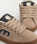 Callicut Heritage Skate Shoes with low-cut silhouette, suede upper, vulcanized board feel, 90s vibe, reinforced stitching, casual look