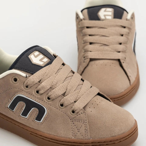 Callicut Heritage Skate Shoes with low-cut silhouette, suede upper, vulcanized board feel, 90s vibe, reinforced stitching, casual look