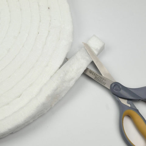 Lynn Manufacturing ceramic fiber blanket strip, 1in x 1/2in x 300in, white gasket material, close-up view