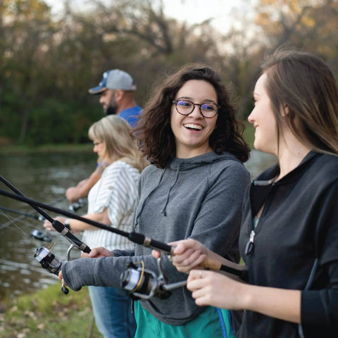 Group fishing with Spyn Spinning Fishing Reel Size 20 With Aluminum Spool And Titanium Nitride Bail Wire at a lake