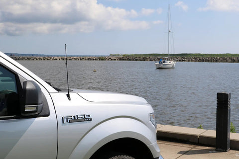 White Ford F150 with 15 Inch Black Antenna For Ford F Series Trucks And Dodge Ram With Steel Threading Durable Exterior Replacement