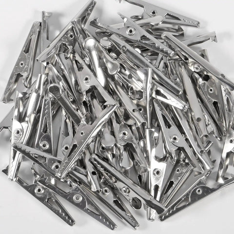 50 Pack 28mm Metal Alligator Clips For Lab And Battery Testing, 1.1 Inch Crocodile Clip Clamps, metal clips scattered on surface