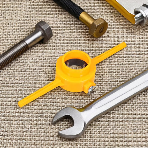 Manual Pipe Threading Tool Kit For Home Plumbing, Easy Operation And Safe Use, PVC Thread Maker With ABS Plastic Die, Durable Construction, Random Color, Perfect For DIY Installations And Fixes Of Household Water Tubes, yellow hand tool