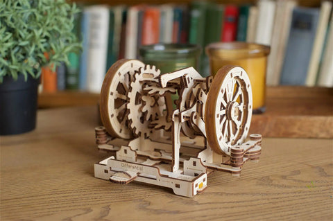 Detailed wooden vehicle differential model kit showing gears, wheels, and base for mechanics training.