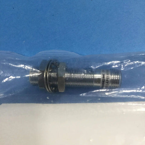 Inductive Proximity Sensor M12 Eurofast Male 12mm Round 4mm Sensing Range 4 Pin PNP Normally Open in packaging