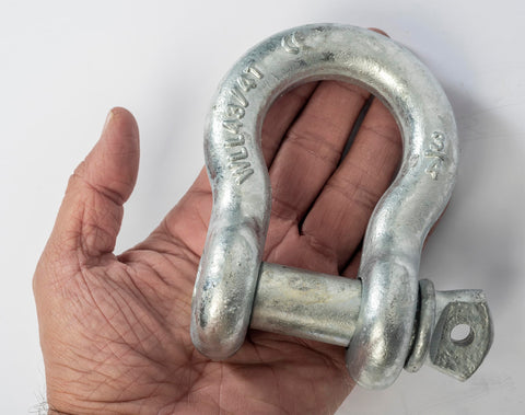 Hand holding Four Pack Galvanized Bow Shackles Three Quarter Inch D Ring Shackle With Seven Eighths Inch Screw Pin Heavy Duty