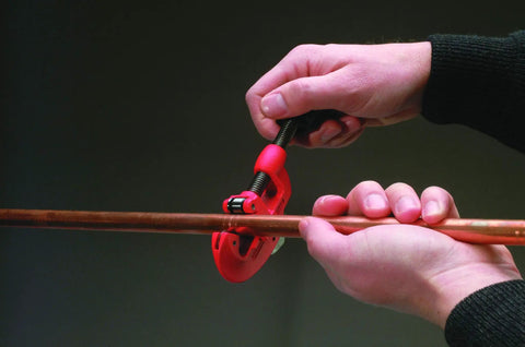 Industrial Grade Telescopic Pipe Cutter Tough As Nails With Built In Deburrer For Copper Brass Aluminum And Light Steel Dead Simple Setup Quick Trimming