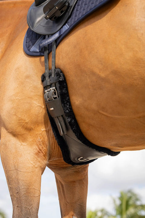 Contoured Girth With Ultra Soft Leather And Detachable Simuwool, Washable All Day Comfort Padding For Horse Skin, Black 70 Cm