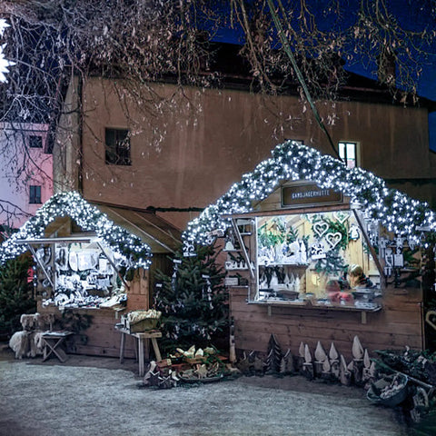 66Ft 200 LED Outdoor String Lights With Battery Pack And Remote Waterproof Fairy Lights adorning market stalls at night
