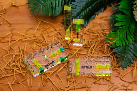Compact Pocket Bubble Level Mini Spirit Level Acrylic With 90 Degree And 180 Degree Angles 2.95 Inch Portable Tool Imperial And Metric Scales Durable DIY Helper For Quick Horizontal Checks In Tight Spaces. Acrylic pocket bubble level set with metric and imperial scales.