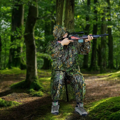 Hunter using Camo Tree Hammock Chair For Huntin And Camping Portable Lightweight Stool On Tree Stand 360 Degree Swivel Seat