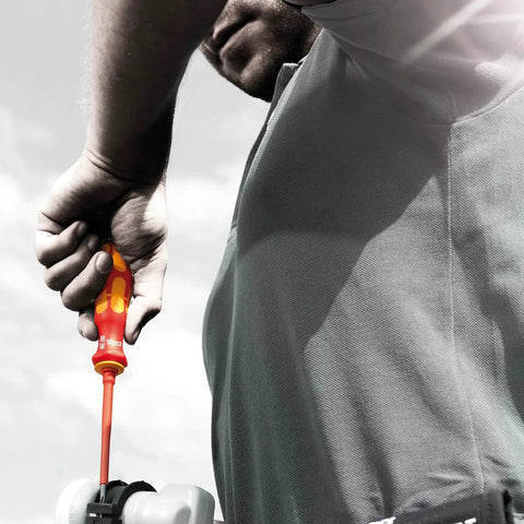 Person using Insulated Kraftform Kompakt VDE Blade Set With 60i 62i 65i 18 Slotted Phillips Pozidriv And Cabinet Blades